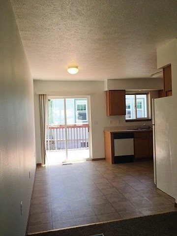 Building Photo - 1506 E Desmet Ave