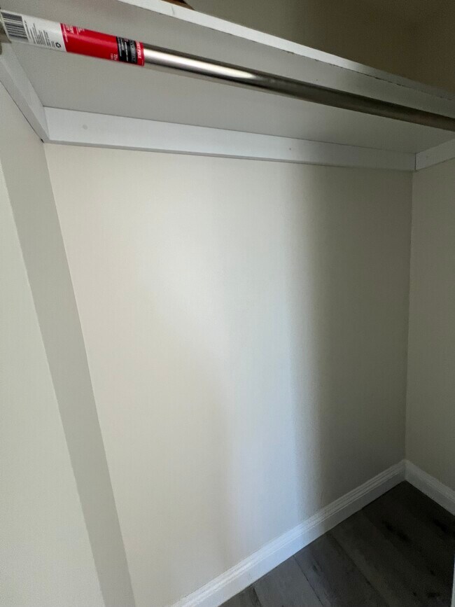 Building Photo - 14826 Vanowen St