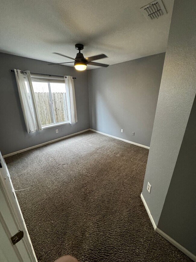 Building Photo - BEAUTIFUL 2 STORY 4 BD, 3 BATH, 3 CAR GARAGE, WITH POOL!