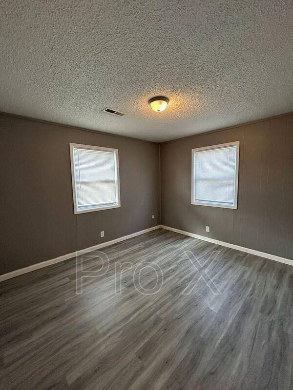 Building Photo - 409 Park St