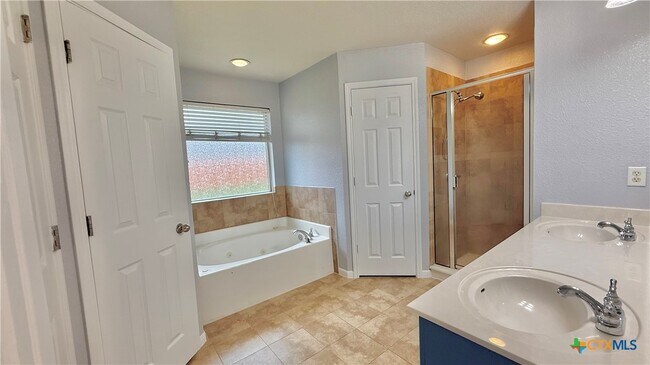 Building Photo - 2107 Gail Dr