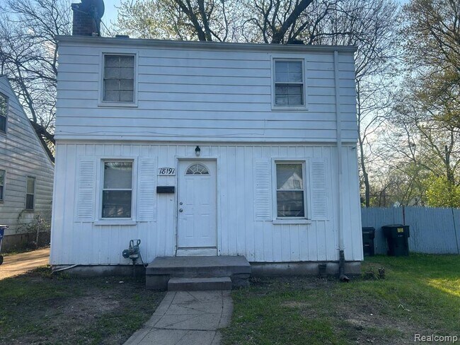Building Photo - 18191 Heyden St