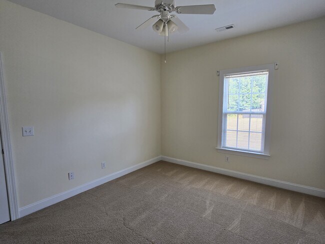 Building Photo - 6 Viburnum Ln