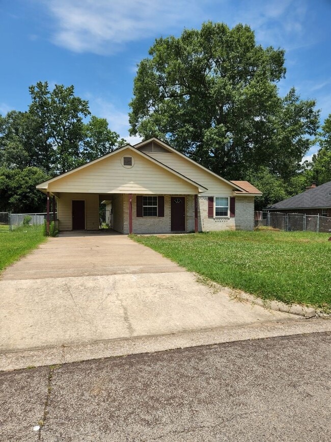 Building Photo - Recently remodeled 3 bedroom, 2 bath brick home