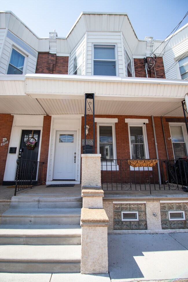 Building Photo - 2336 E Clearfield St