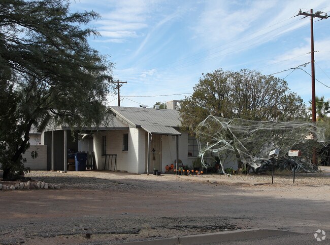 Building Photo - 2655 N Tucson Blvd