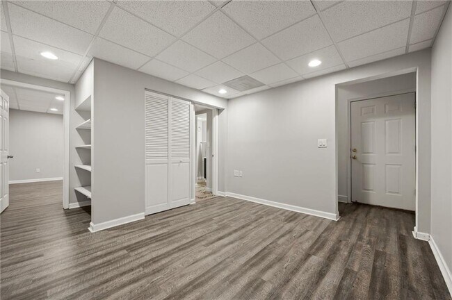 Building Photo - 10950 Kimball Crest Dr