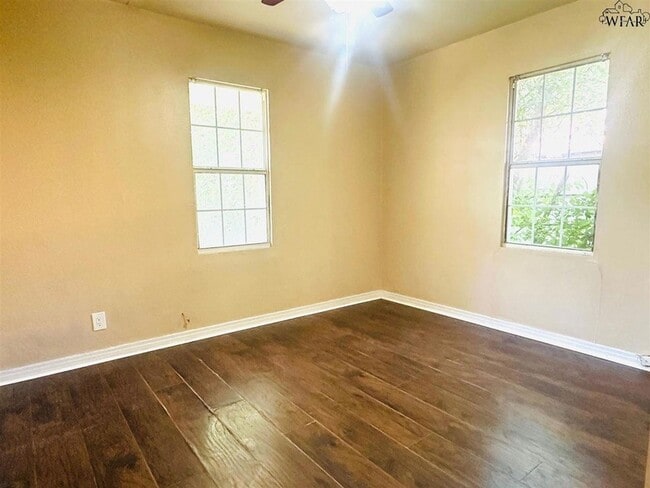 Building Photo - 2407 Carrigan Ave