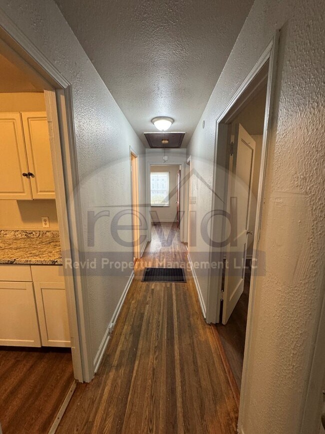 Building Photo - 1445 Luverne St