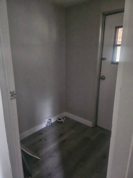 Building Photo - 8405 Vining St