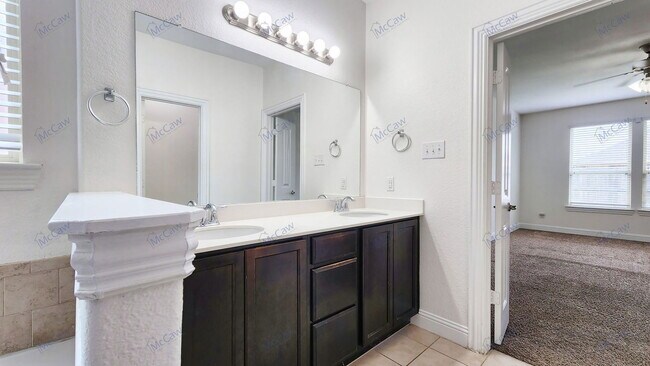 Building Photo - 3808 Hazelhurst Dr