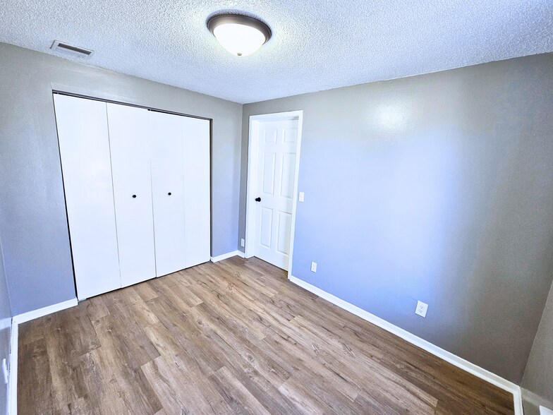 Bedroom 2 - 358 Baker St W