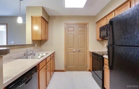 Building Photo - 1013 Deer Lakes Dr