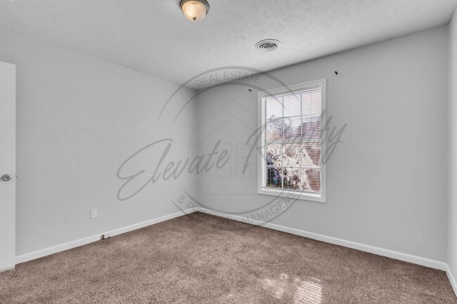 Building Photo - Affordable 2BR Ranch Duplex in N. Columbia — Move-In Special!