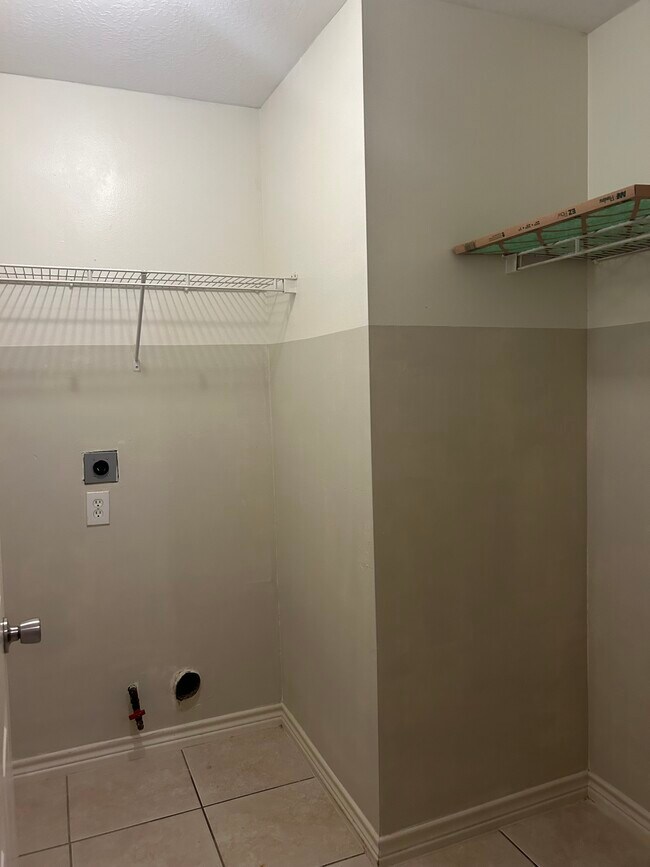Building Photo - 17235 Glenpatti Dr