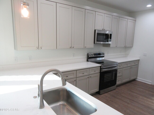 Building Photo - 2811 N Panama Ave