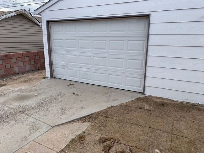 Building Photo - Great 3 Bedroom Home