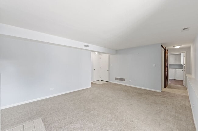 Building Photo - 147 Majestic Dr