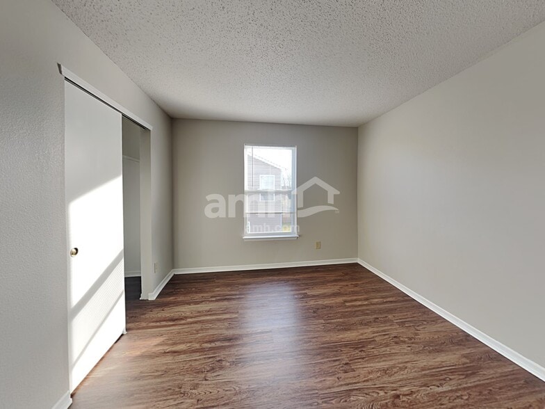 Building Photo - 690 Runnymede Ct