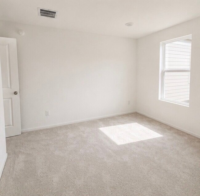 Building Photo - 21365 Carosella Dr