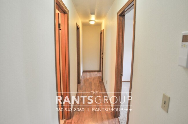 Building Photo - Beautiful Home in Tumwater on 1/2 acre!