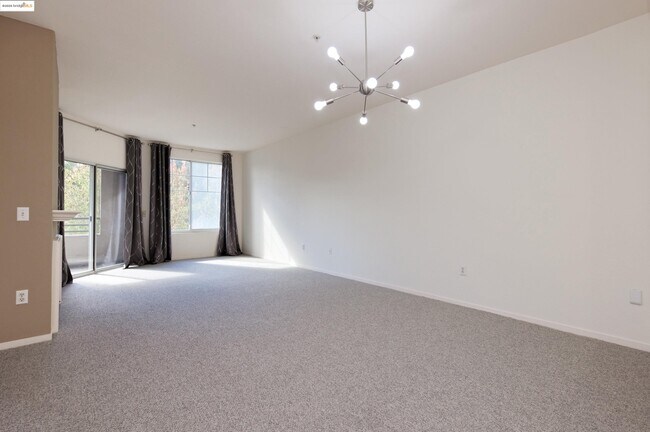 Building Photo - 220 Caldecott Ln