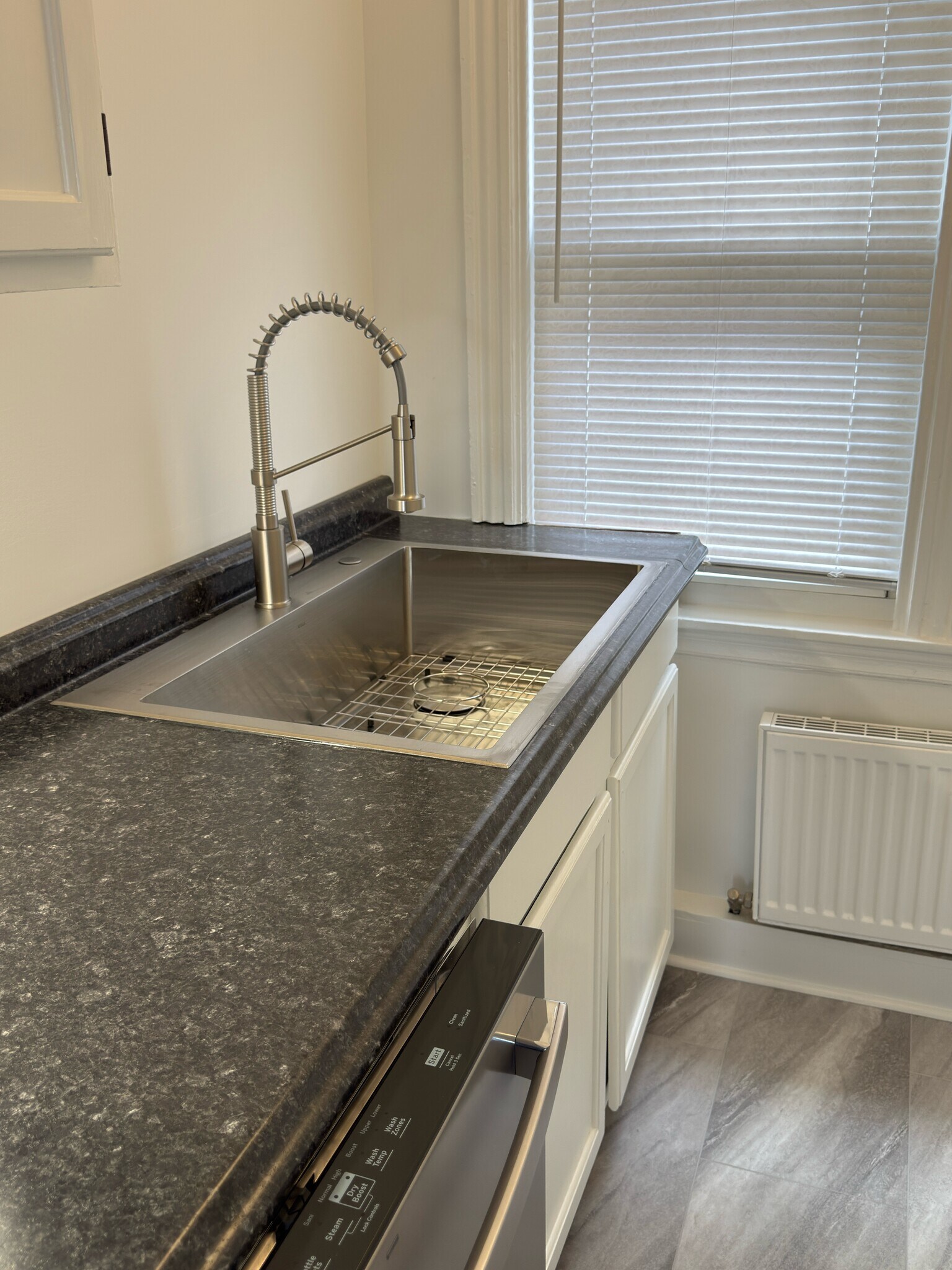 Building Photo - 1060 Forest Ave