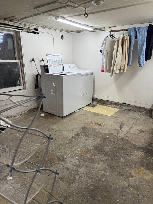Building Photo - 2649