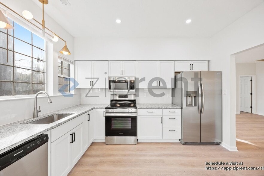 Building Photo - 952 Heathland Dr