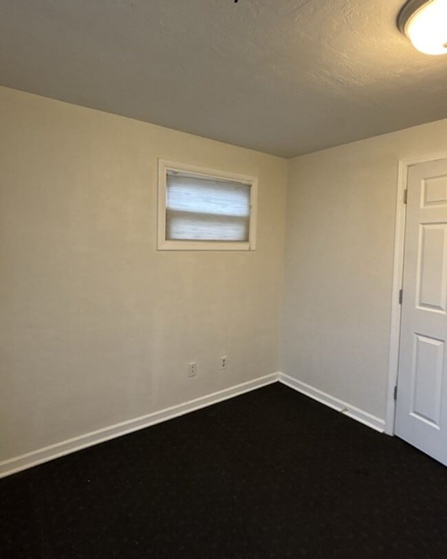 Building Photo - 2Bd/1Ba Single Story House - Available Soon!