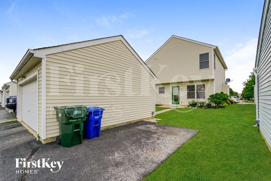 Building Photo - 2973 Seeger St