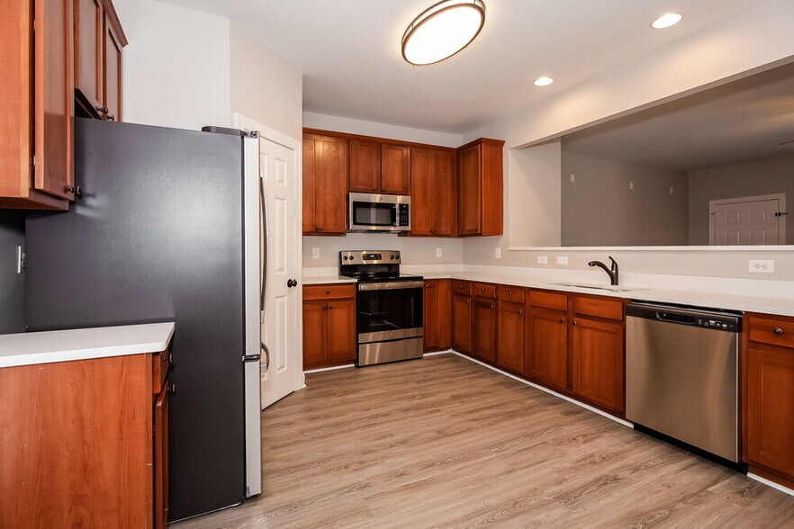 Building Photo - 165 Spring Cir