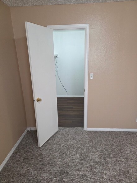 Building Photo - 16462 E 13th Pl