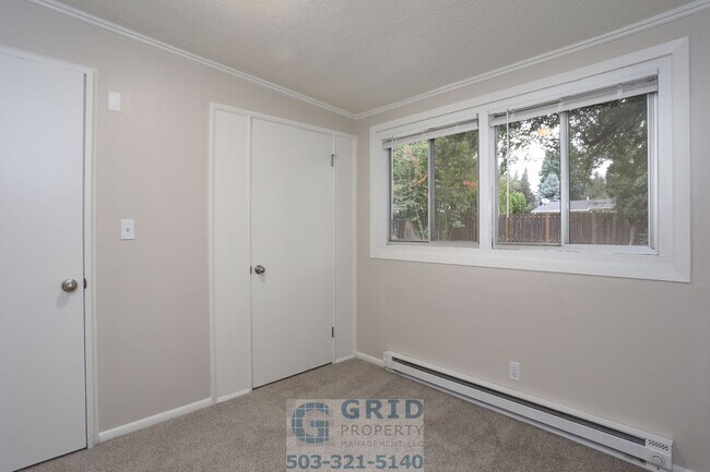 Building Photo - 2 Bedroom Home Available in Southeast Portland