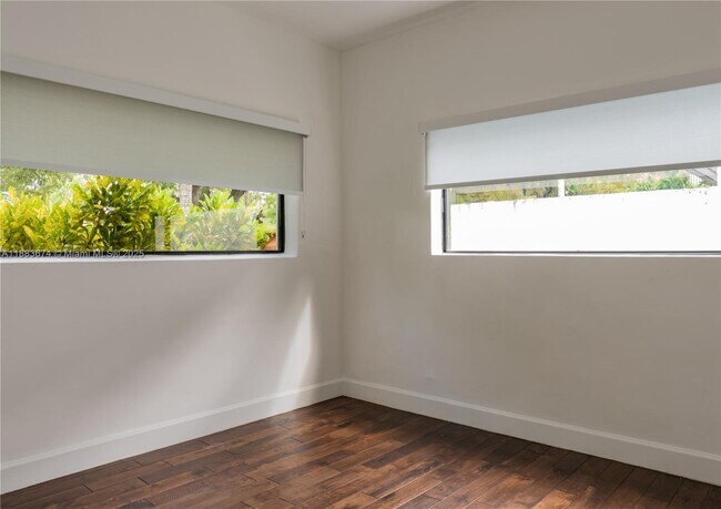 Building Photo - 5938 NE 5th Ave