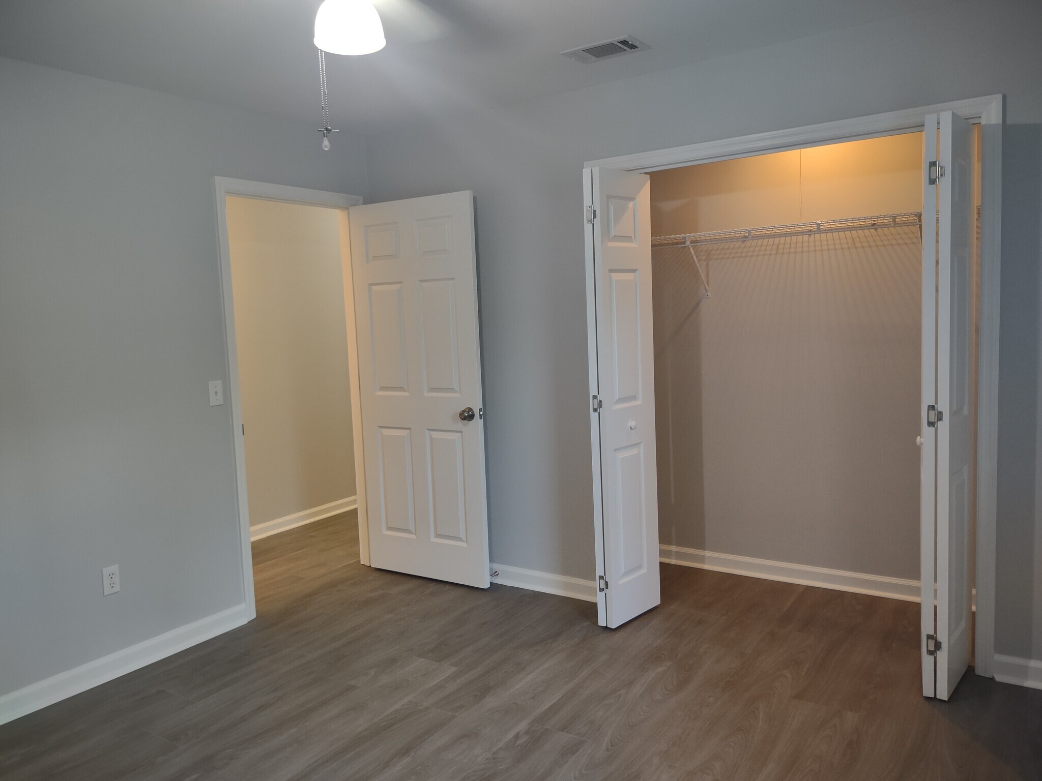 Second bedroom with closet - 505 Miller Ave