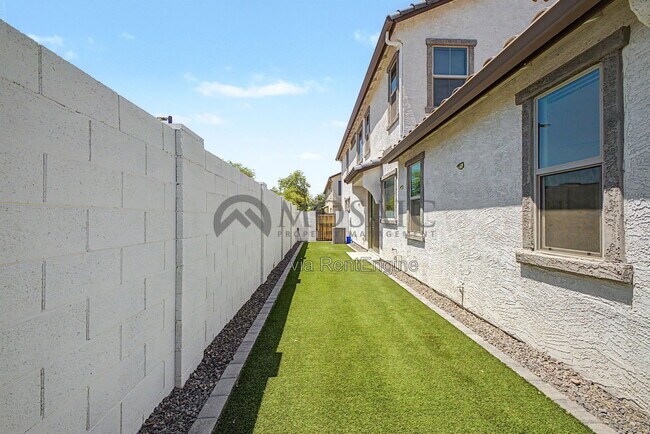 Building Photo - 8317 E Impala Ave