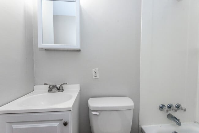 Building Photo - 2533 Sylvania Dr