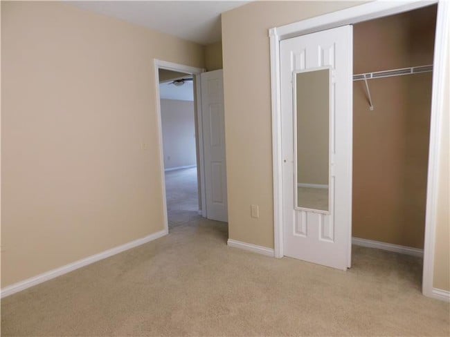 Building Photo - 476 Rosebud Cir