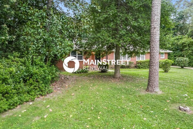 Building Photo - 3 Bedroom Pet-Friendly Home in Charlotte, NC with Main Street Renewal