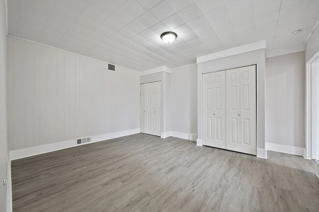 Building Photo - 1104 Brabec St