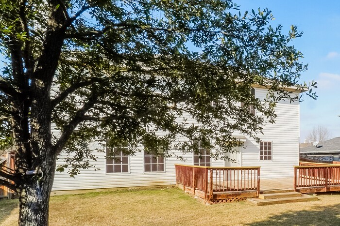 Building Photo - 8003 Mosstree Dr