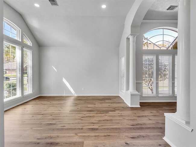 Building Photo - 30018 Bashaw Dr