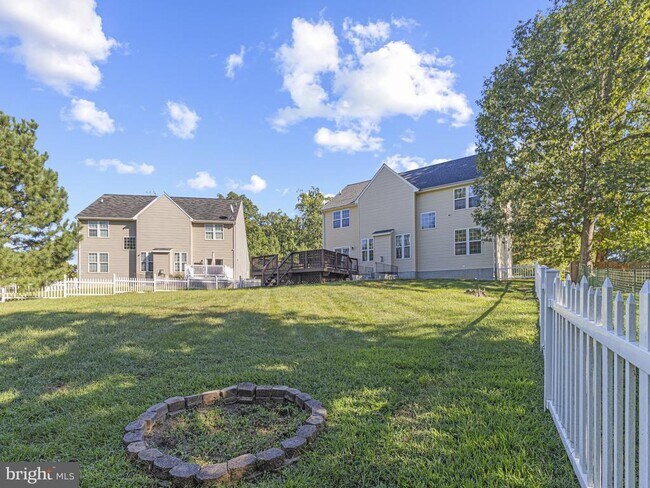 Building Photo - 45370 Barefoot Dr