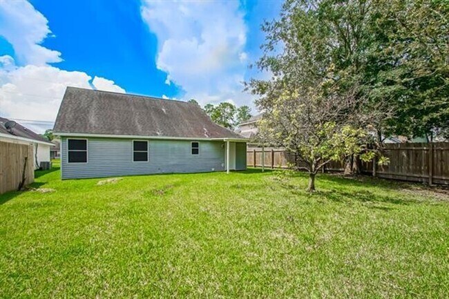 Building Photo - Lovely updated home in Suncrest Subdivision