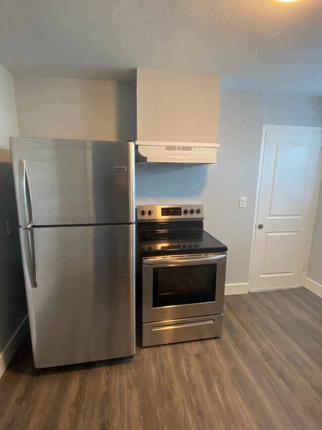 Building Photo - 2BR/1BA Apartment for Rent
