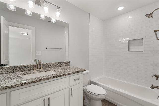 Building Photo - 226 W Bond St