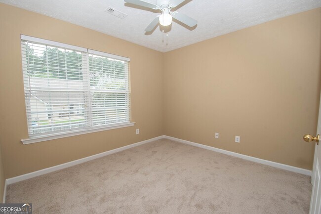 Building Photo - 74 Roxbury Ln