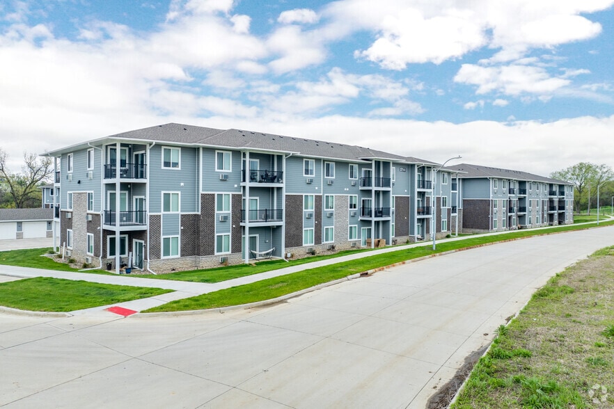 Building Photo - Allure at 57