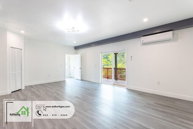 Building Photo - 1140 Redbud Dr